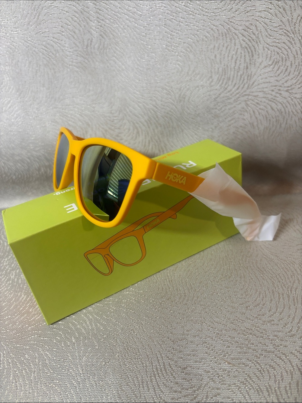 Hoka Yellow classic matte polarized lenses 400 UV Sunglasses 0343 - Picture 2 of 6